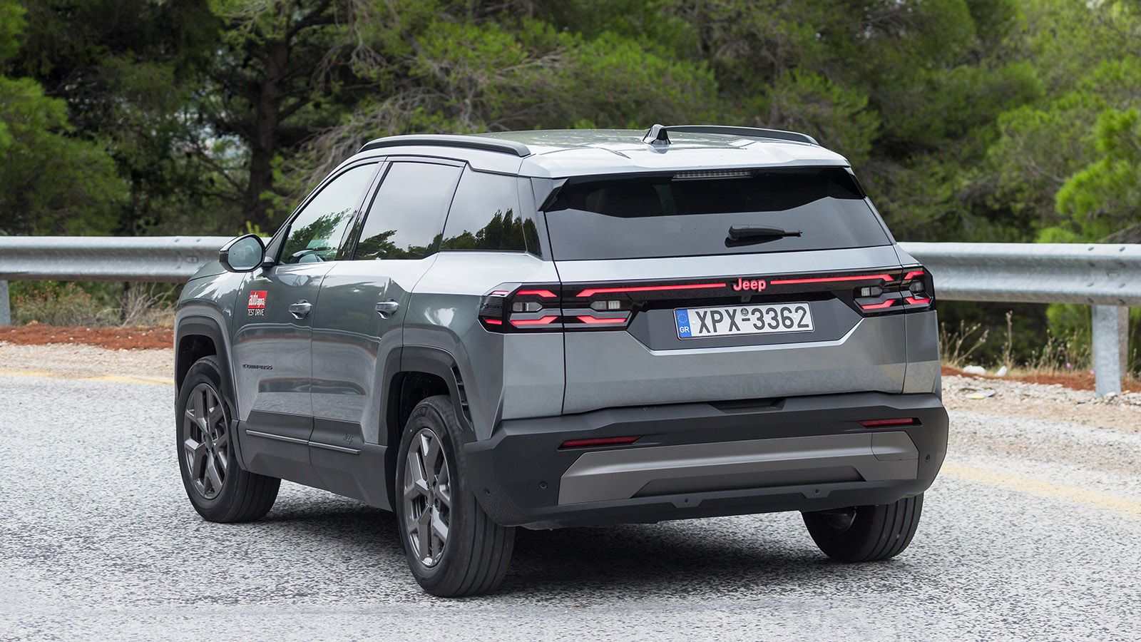 Δοκιμή Jeep Compass e-Hybrid 145 PS: Καίει 5,5 λτ. στο ταξίδι, χωράει οικογένεια